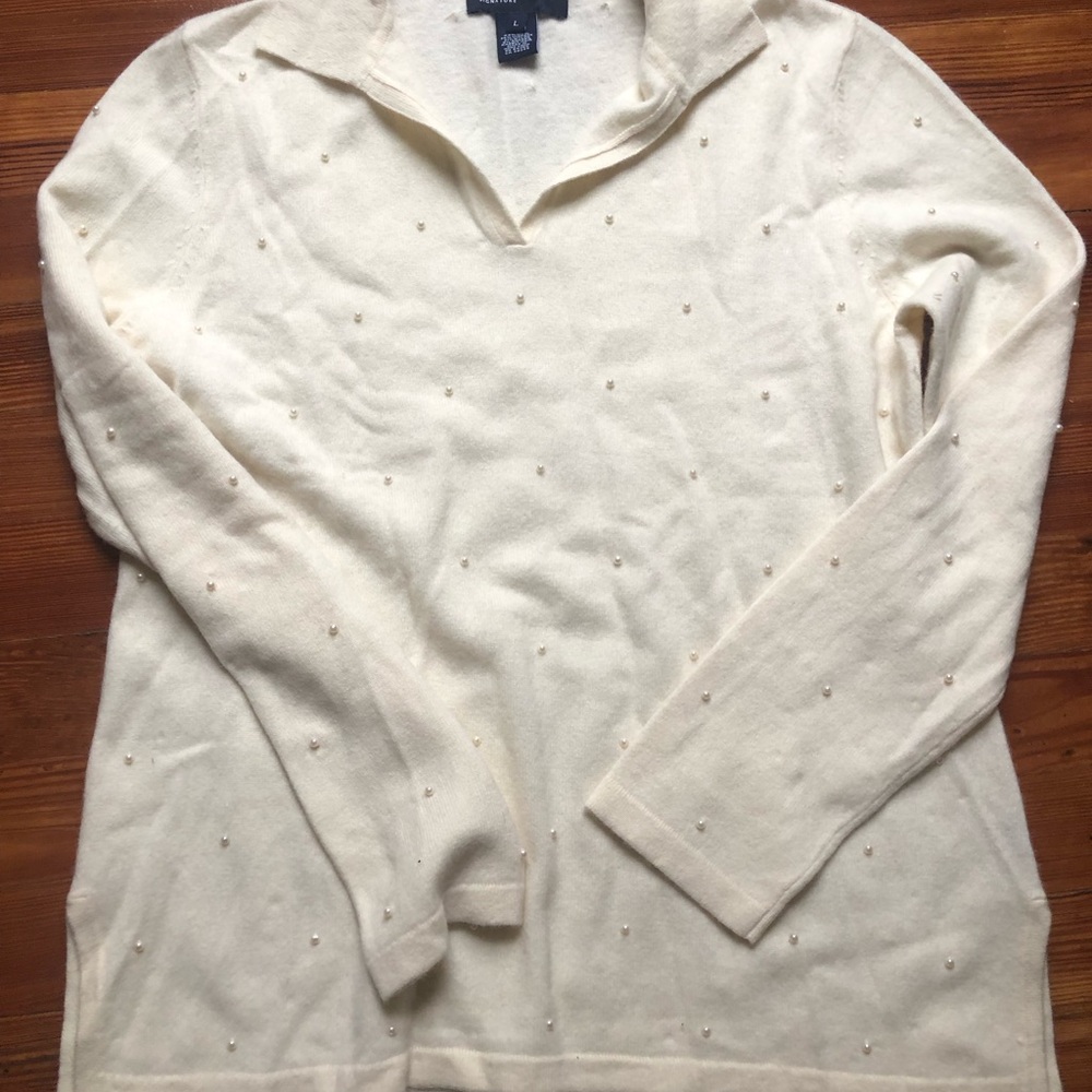 Jones  Rabbit hair and Wool blend  Cream collar  Neck Sweater